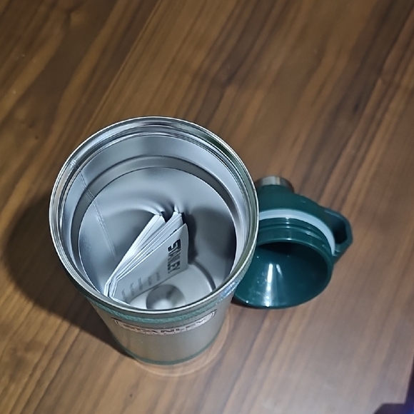 21 Oz Stanley Hammered Green Stainless Steel Bottle - Picture 2 of 4